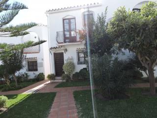 VILLA NARANJOS: VILLA A DEUX CHAMBRES A COUCHER. à alquiler à NERJA VILLAS CAPISTRANO.