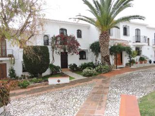 VILLA TULIPAN: VILLA A DEUX CHAMBRES A COUCHER. à alquiler à NERJA VILLAS CAPISTRANO.