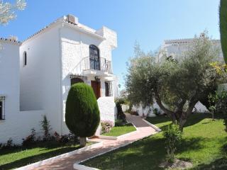 VILLA CRISANTEMOS: VILLA A DEUX CHAMBRES A COUCHER. à alquiler à NERJA VILLAS CAPISTRANO.