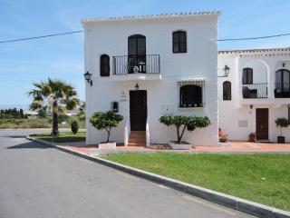 VILLA ALEGRIA: VILLA A DEUX CHAMBRES A COUCHER. à alquiler à NERJA VILLAS CAPISTRANO.