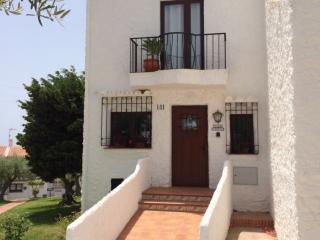 CASA CARINA: VILLA A DEUX CHAMBRES A COUCHER. à alquiler à NERJA VILLAS CAPISTRANO.