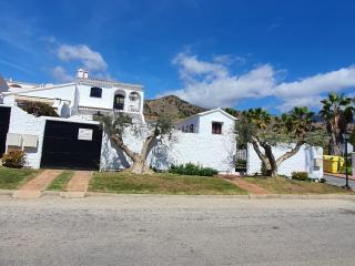 NV. 137: VILLA A DEUX CHAMBRES A COUCHER. à vente à NERJA VILLAS CAPISTRANO.